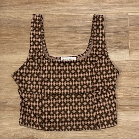 Brown fitted & cropped tank* stretches* dress up or casual * medium - Picture 3 of 4